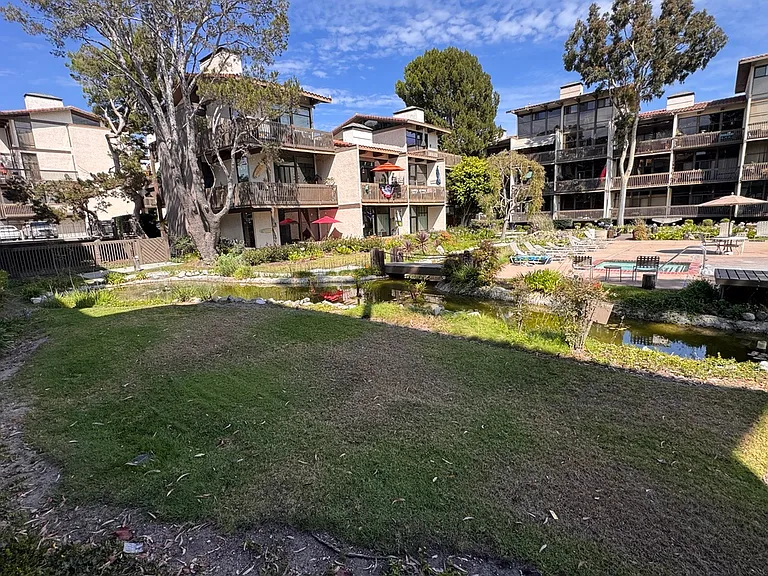 6112 Marina Pacifica Dr S — Photo 33