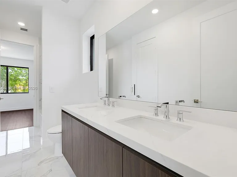 19749 NE 16th Pl — Photo 39