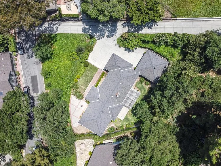 1290 Club House Dr — Photo 35