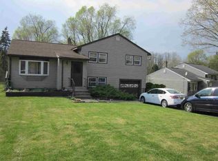 12 Oriole Dr, Poughkeepsie, NY 12601