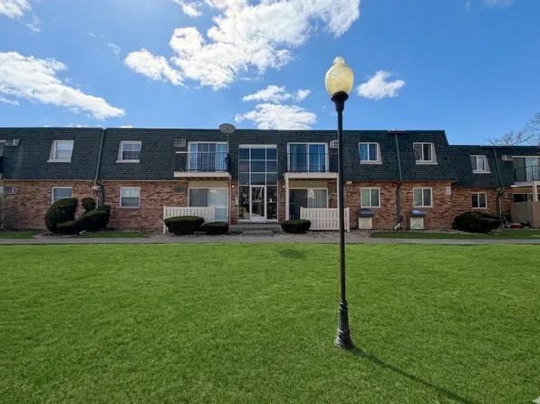 9954 S 84th Ter APT 109, Palos Hills, IL 60465