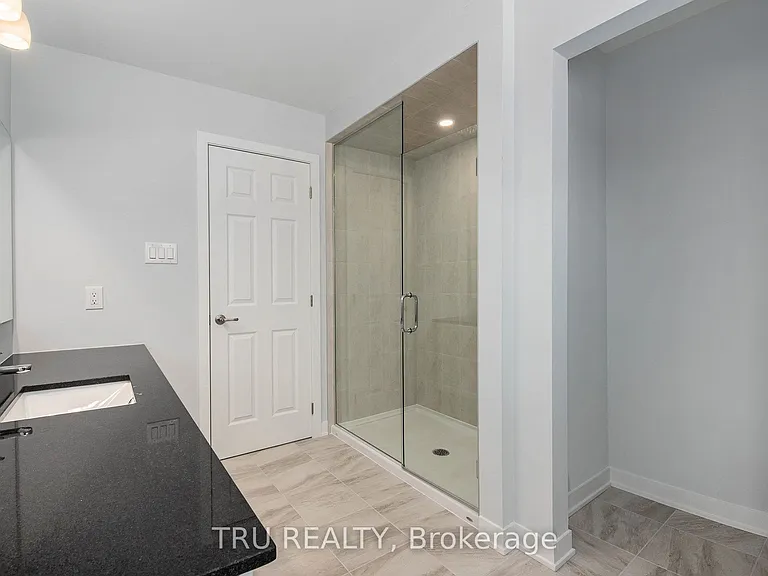 813 Crossgate St — Photo 16