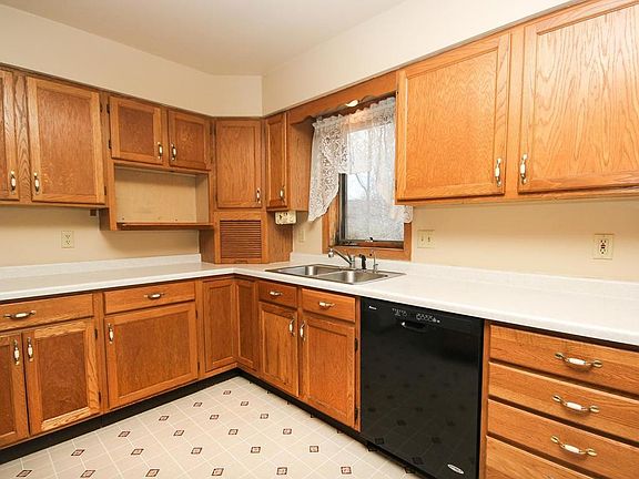 5th image of 632 Meeker Ct