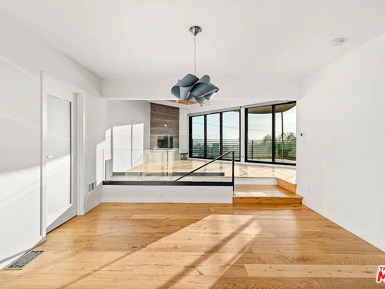 3921 Clayton Ave — Photo 14
