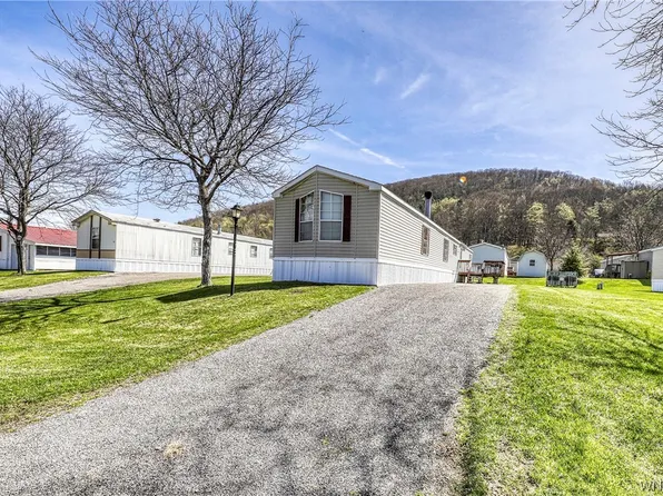 80 Valley Dr, Great Valley, NY 14741