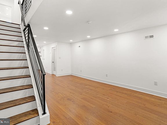 3rd image of 5893 Woodcrest Ave