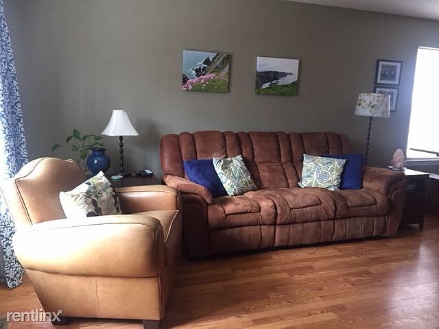 Poplar duplex living room