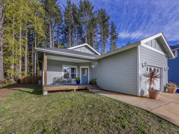 411 SE Winchell St, Depoe Bay, OR 97341