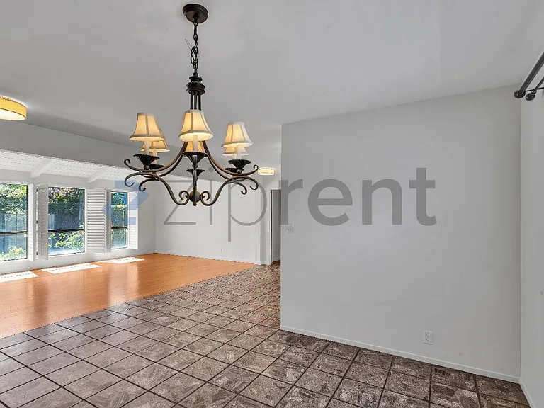 617 Hove Ct — Photo 9