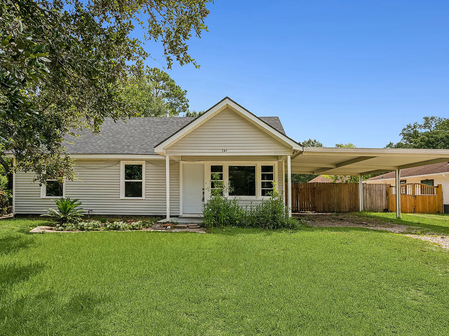 4 bed, 2.5 bath, 1405 sqft, $1,725 — Photo 2