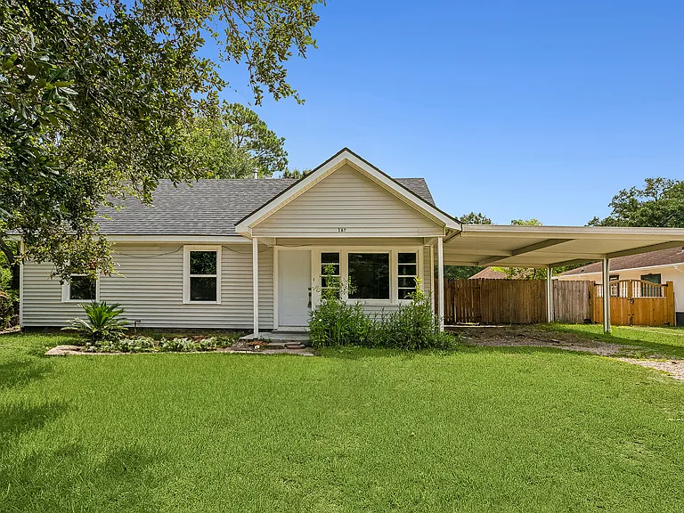 162 Hoover Dr — Photo 2