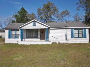 353 E Grady Ave, Lyons, GA 30436
