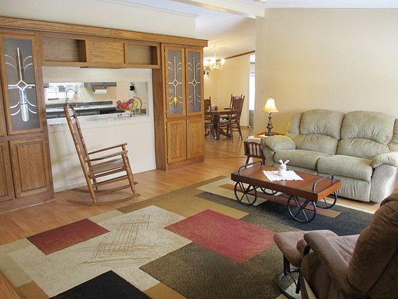 3rd image of 5345 White Pine Ln