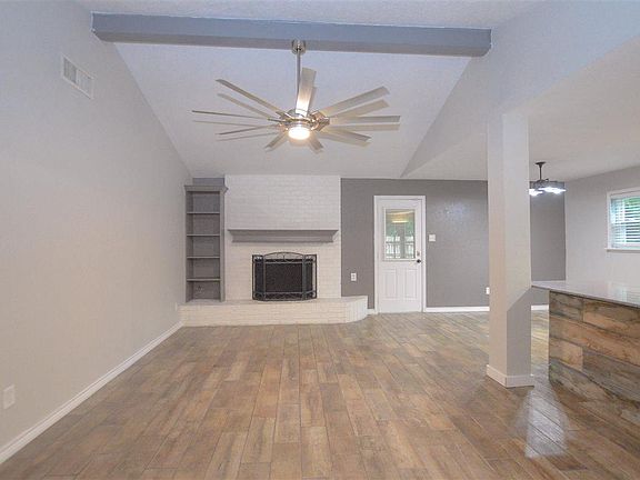 5th image of 140 E Smith St