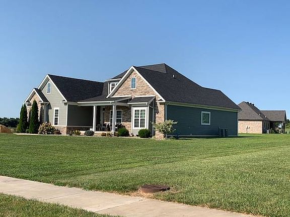 3rd image of 326 Fairway Dr