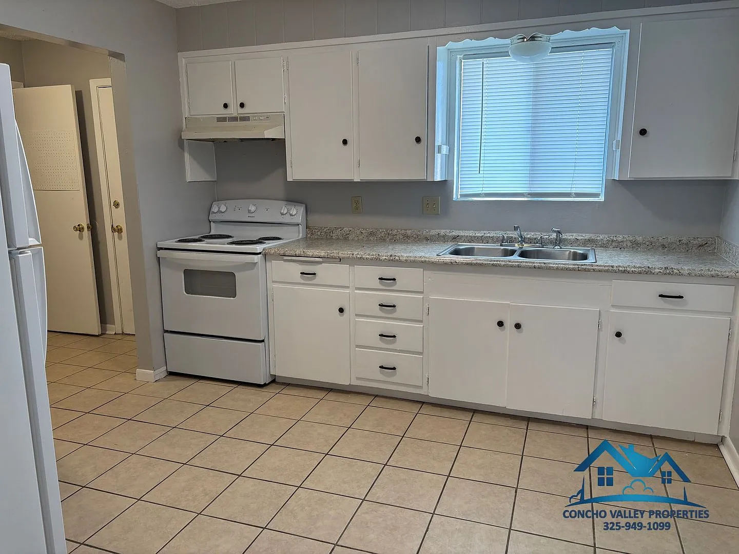For Rent - 2 Bed/ 1 Bath Duplex - Water Included - 1535 Fulton — Photo 4