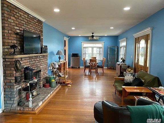 5th image of 240 Bayview Ave
