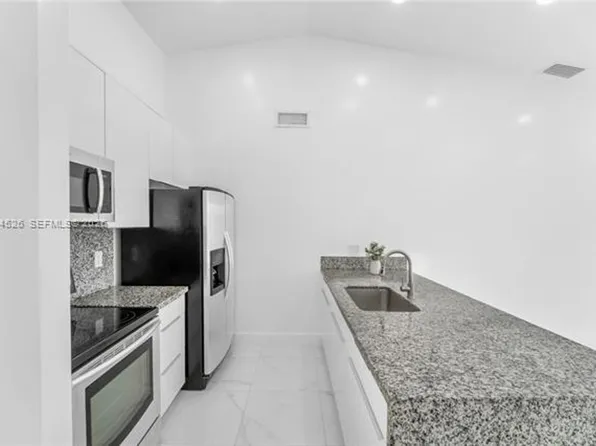 6742 NW 188th Ter #Townhouse 6742, Hialeah, FL 33015