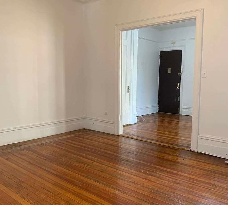 1st image of 656 W 178th St #4