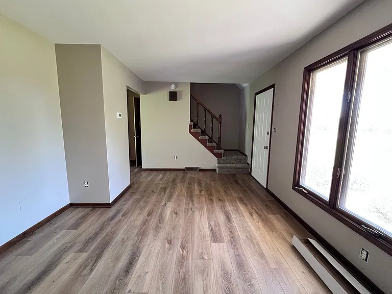 8043 20th Ave — Photo 3