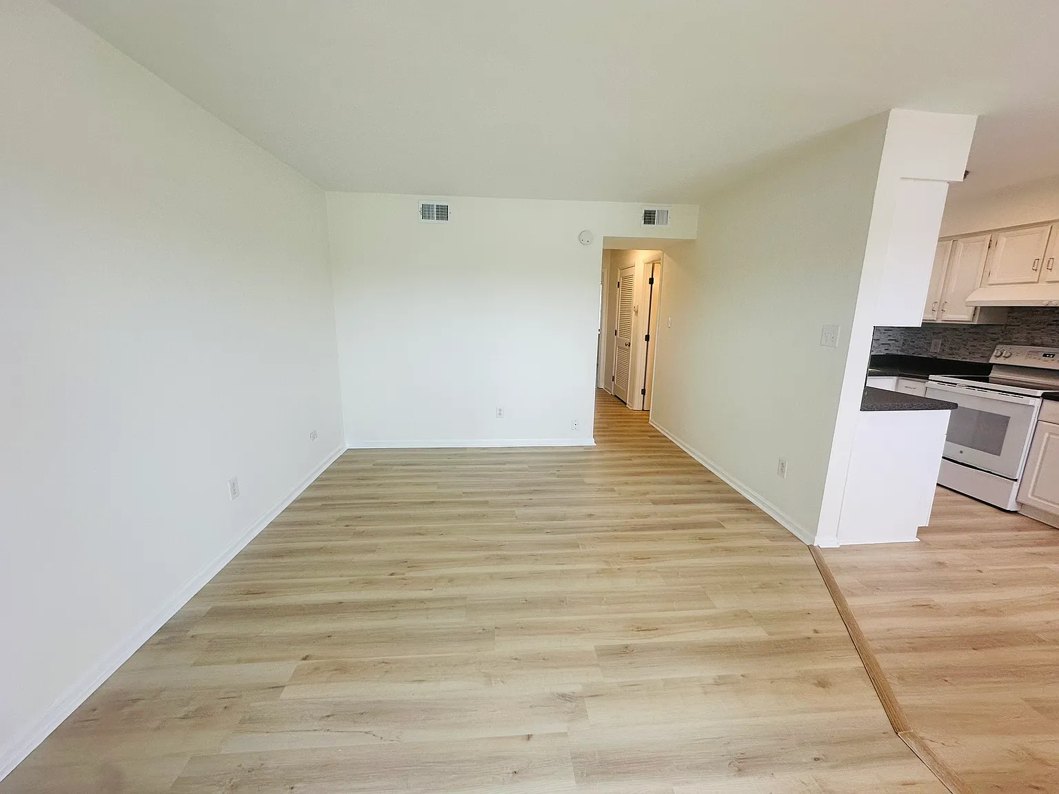 2 bed, 847 sqft, $1,650 — Photo 4