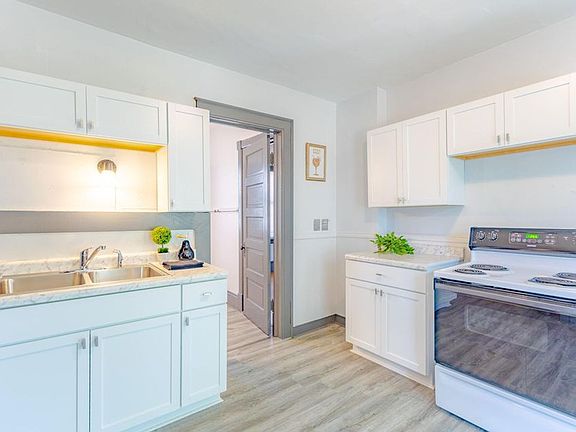 4th image of 2917-2919 N Booth St