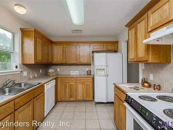 3rd image of 23869 Rosemont Ave