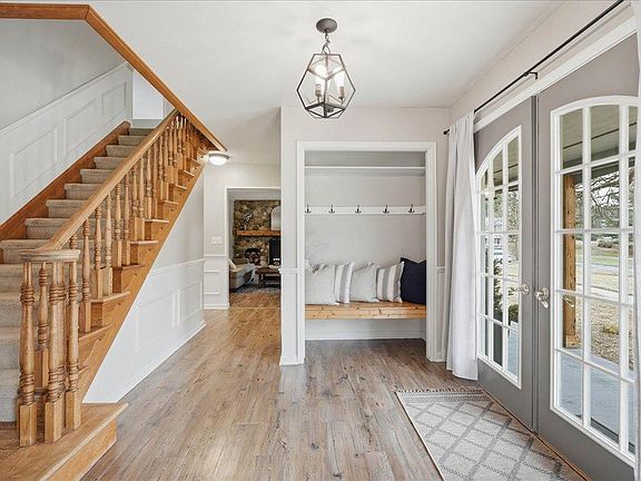 4th image of E4180 Woodfield Rd