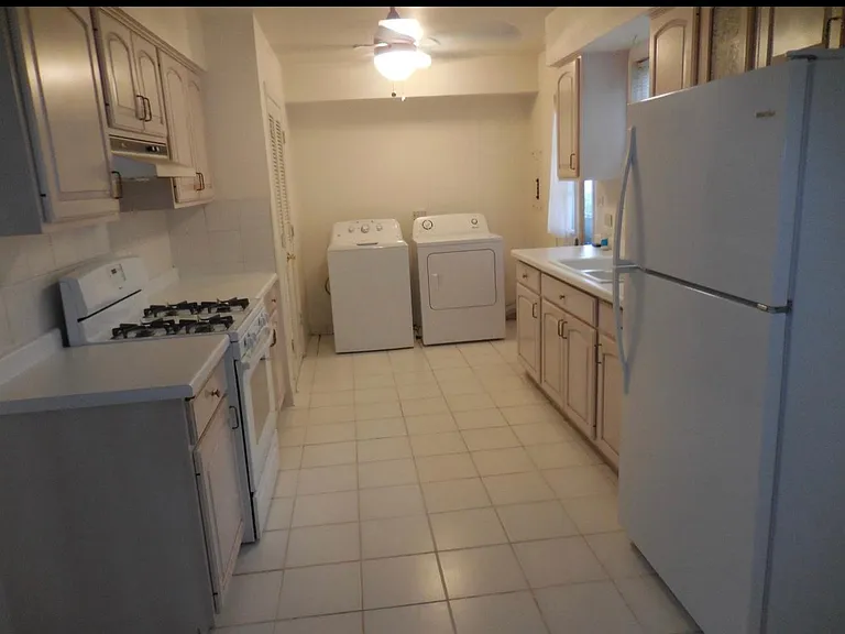 808 N Neva Ave — Photo 4