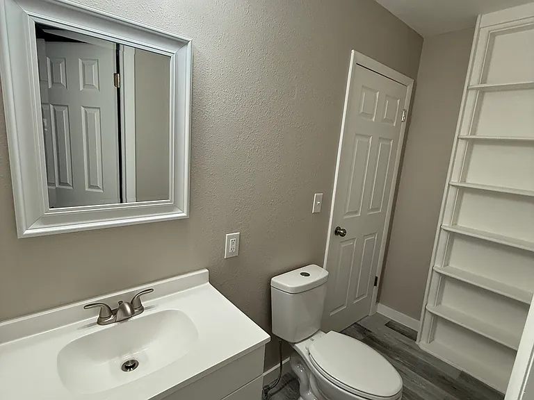 517 E 8th St #A — Photo 28