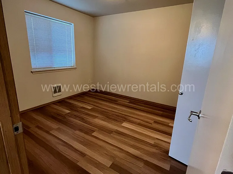 135-139 Prince Ave — Photo 366