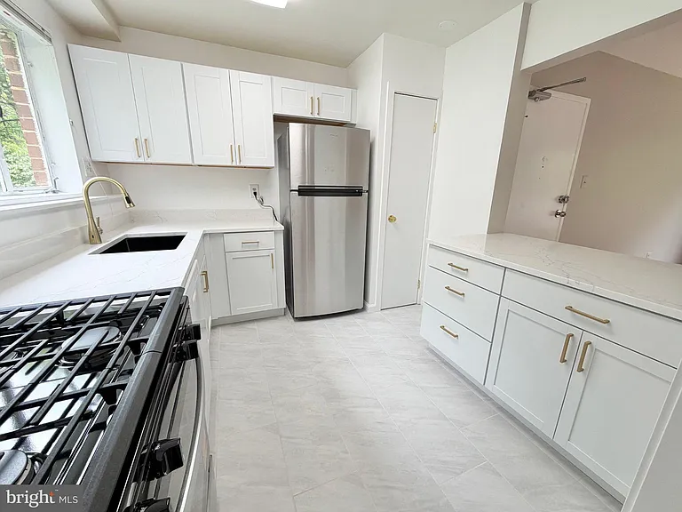 10305 Montrose Ave #M101 — Photo 9