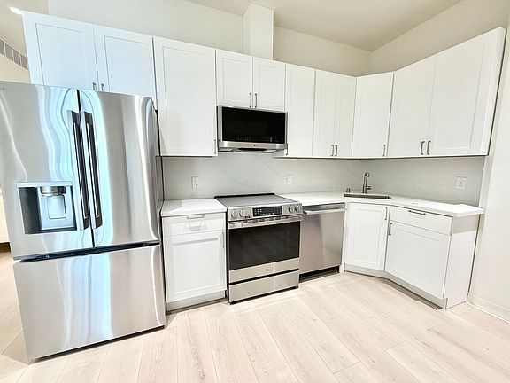 2nd image of 1256 Howard St #202