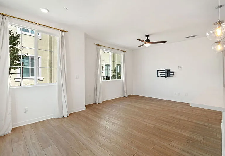 5301 E Commerce Way #43104 — Photo 3