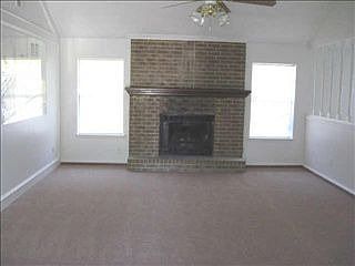 3rd image of 810 Waterbury St