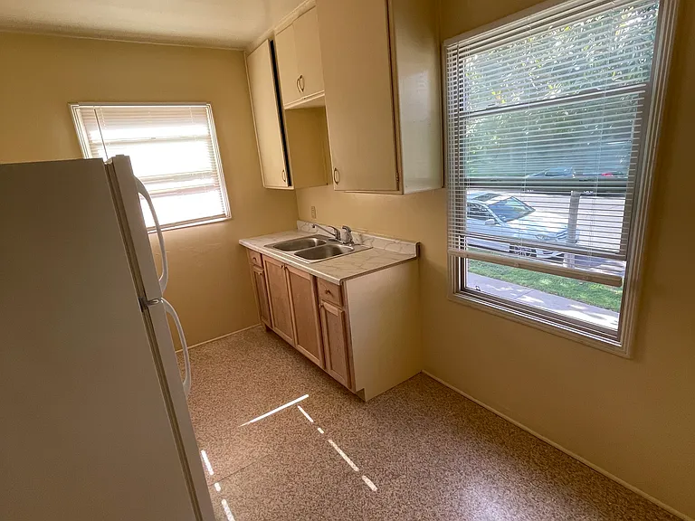 5202 Knowlton St — Photo 5
