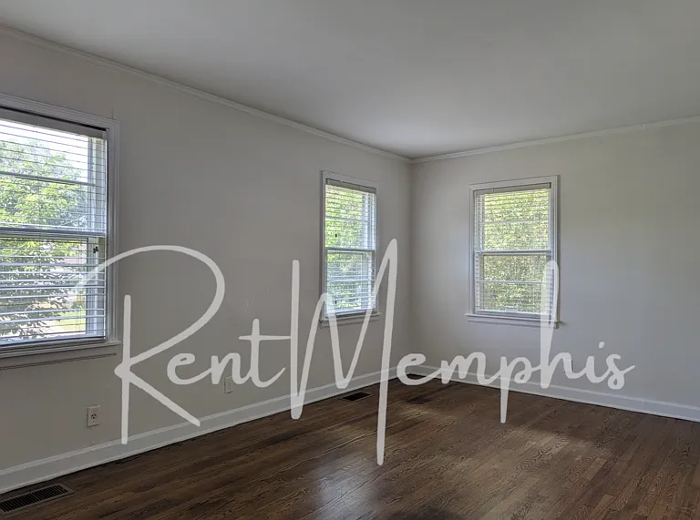 72 S Larchmont Dr — Photo 2