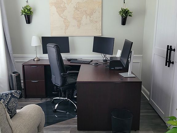 5th image of 26 Parlor Cir