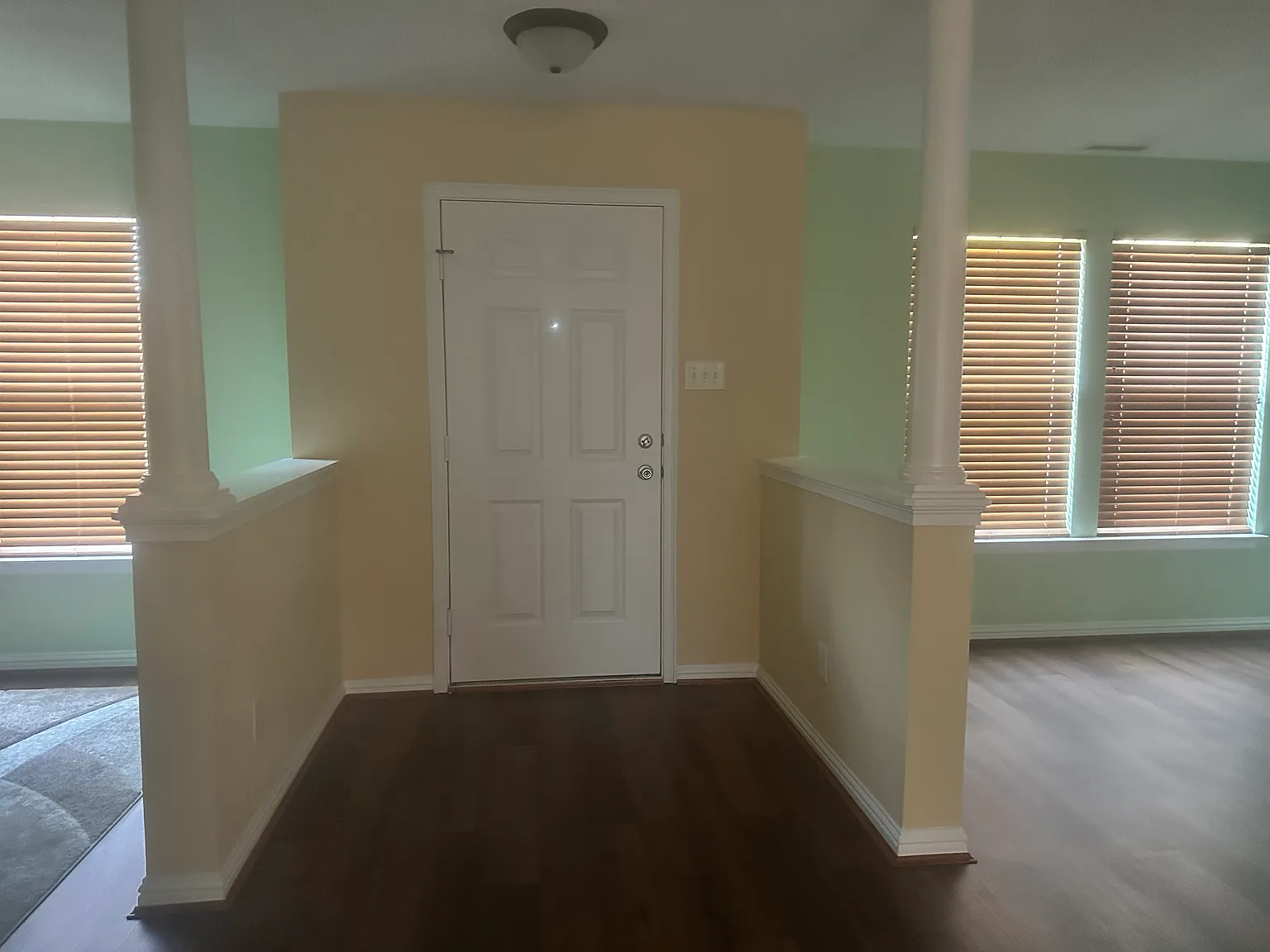 4 bed, 2.5 bath, 3026 sqft, $2,400 — Photo 2