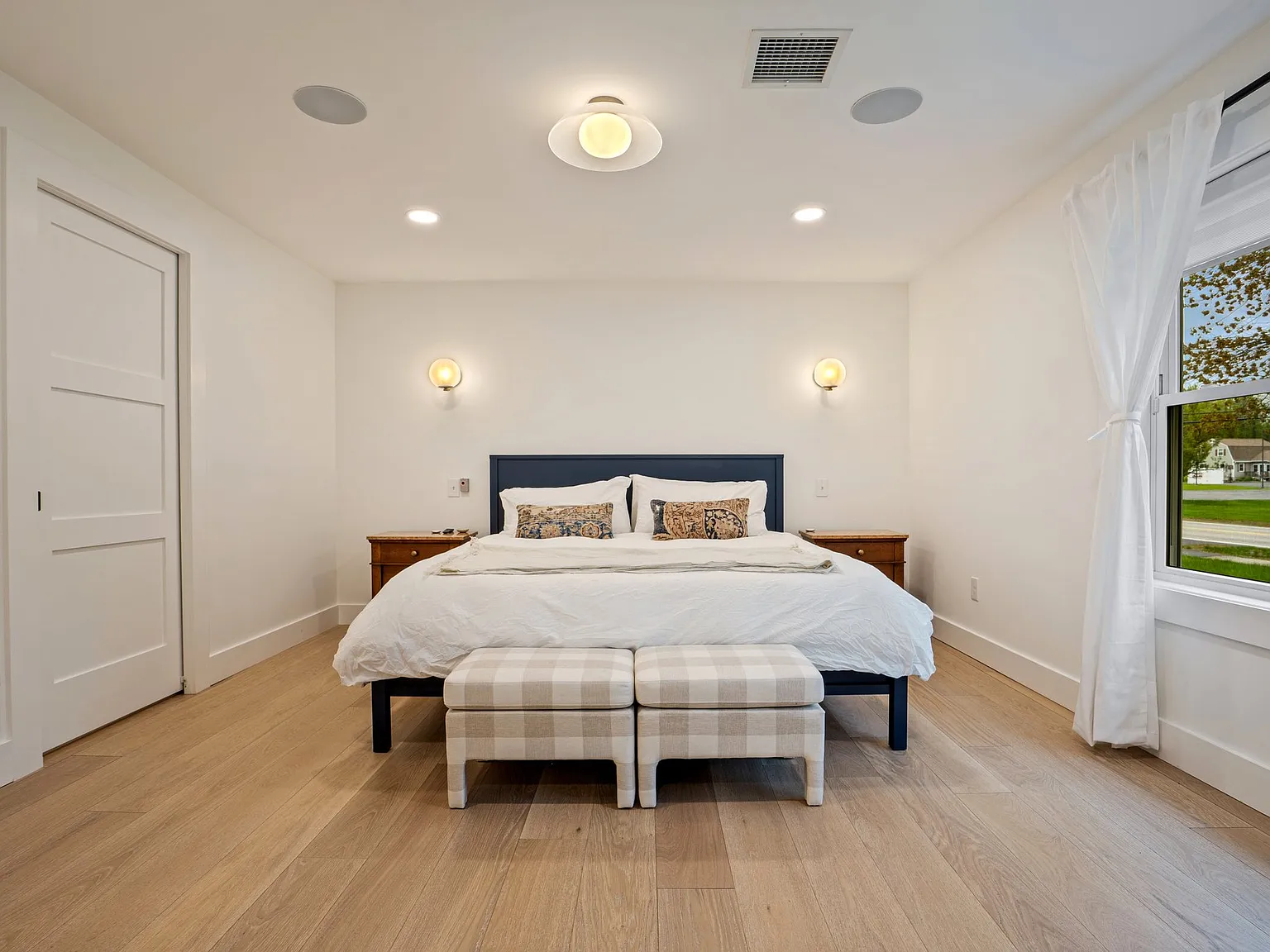 3 bed, 1728 sqft, $3,500 — Photo 4