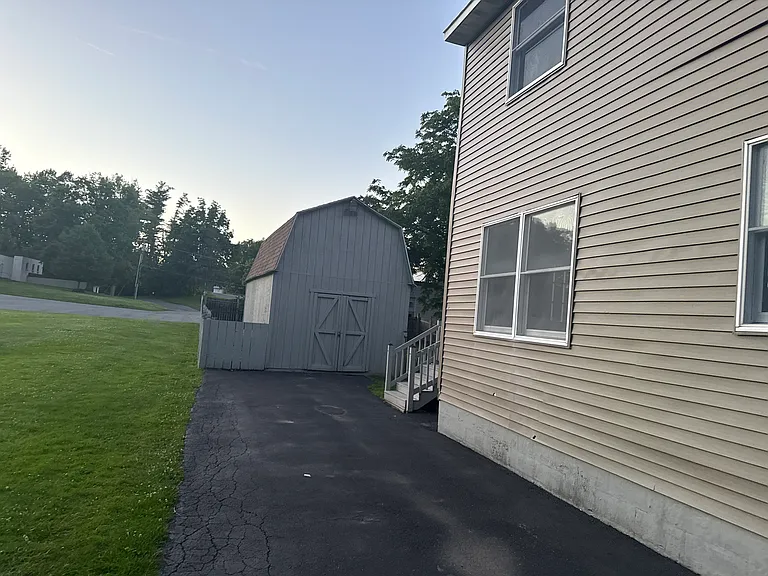 35 E Oneida St — Photo 8