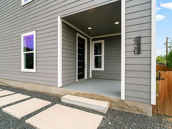 2nd image of 430 Dreiss St #2