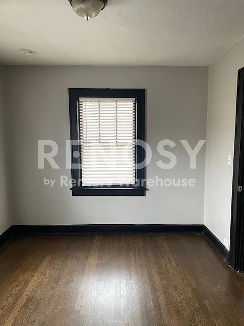 Great location Updated 3-bedroom 2 bath home — Photo 3
