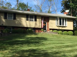 129 Benton Moore Rd, Hopewell Junction, NY 12533