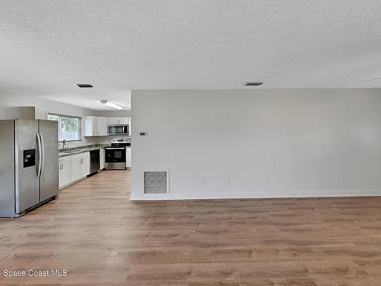 400 Calabria Ave SE — Photo 11