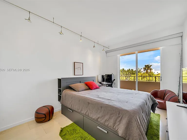 151 Crandon Blvd #500 — Photo 25