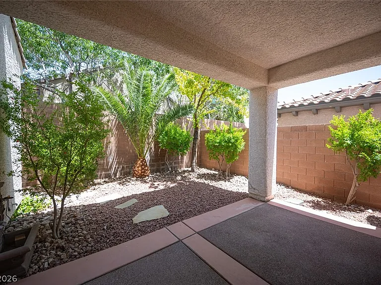 10474 Howling Coyote Ave — Photo 3