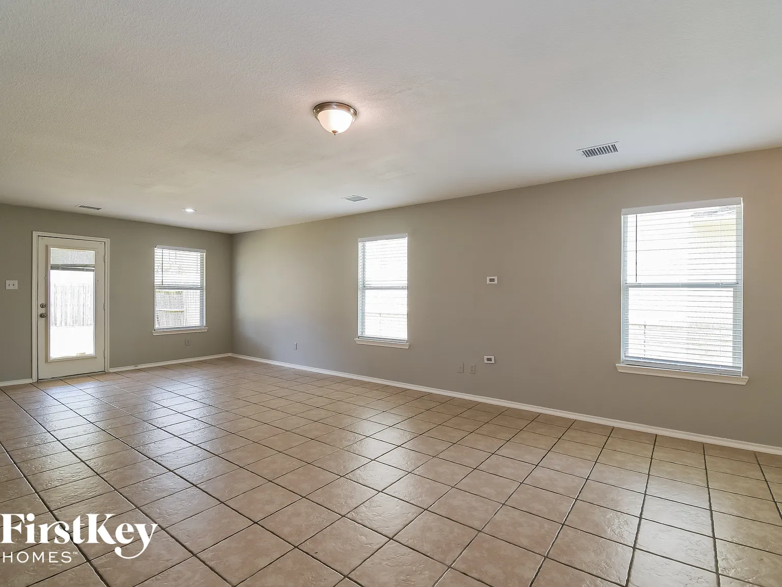 3 bed, 2.5 bath, 1964 sqft, $2,315 — Photo 2