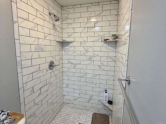 4th image of 720 Gagel Ave