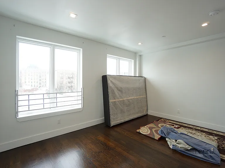 1031 Montgomery St #4R — Photo 16